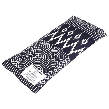 Hand crafted from 100% GOTS Certified organic cotton, printed in a beautiful monochrome pattern and filled with natural, allergy free & eco-friendly flaxseeds